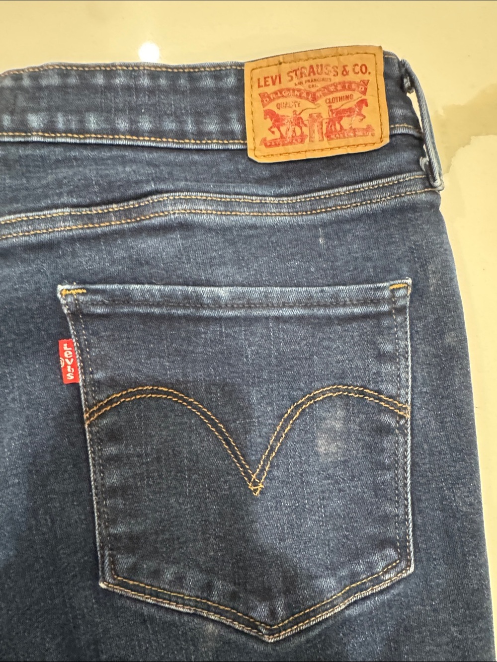 Levi’s Dark Wash Women’s Jeans size 16 - Picture 3 of 5